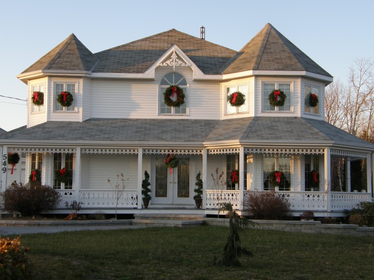 Doucet Evergreen handcrafted christmas wreath
